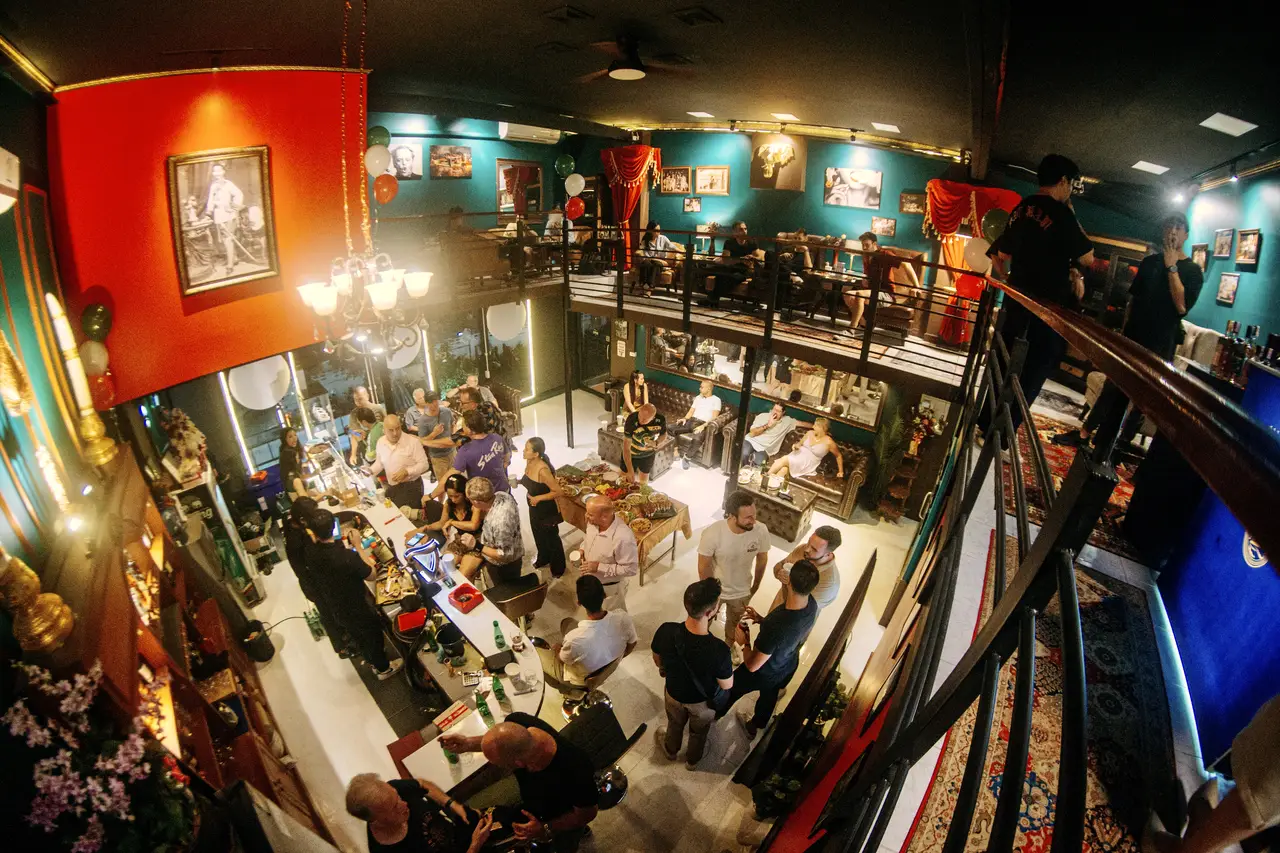 The open floor of the CNX Cigars lounge seen from the mezzanine